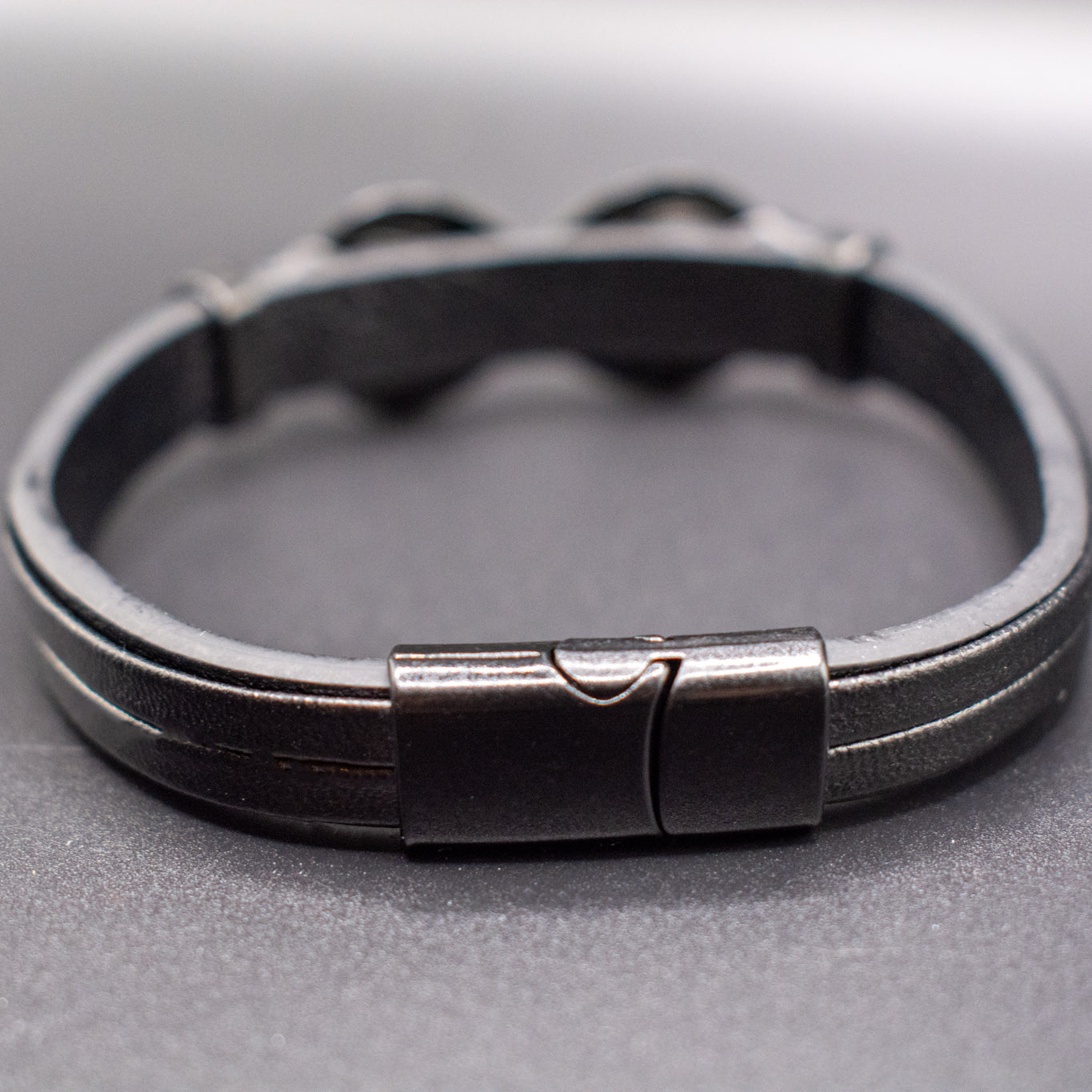 Genuine Leather Men Infinity Bracelet – Magnetic Buckle Woven Bracelet