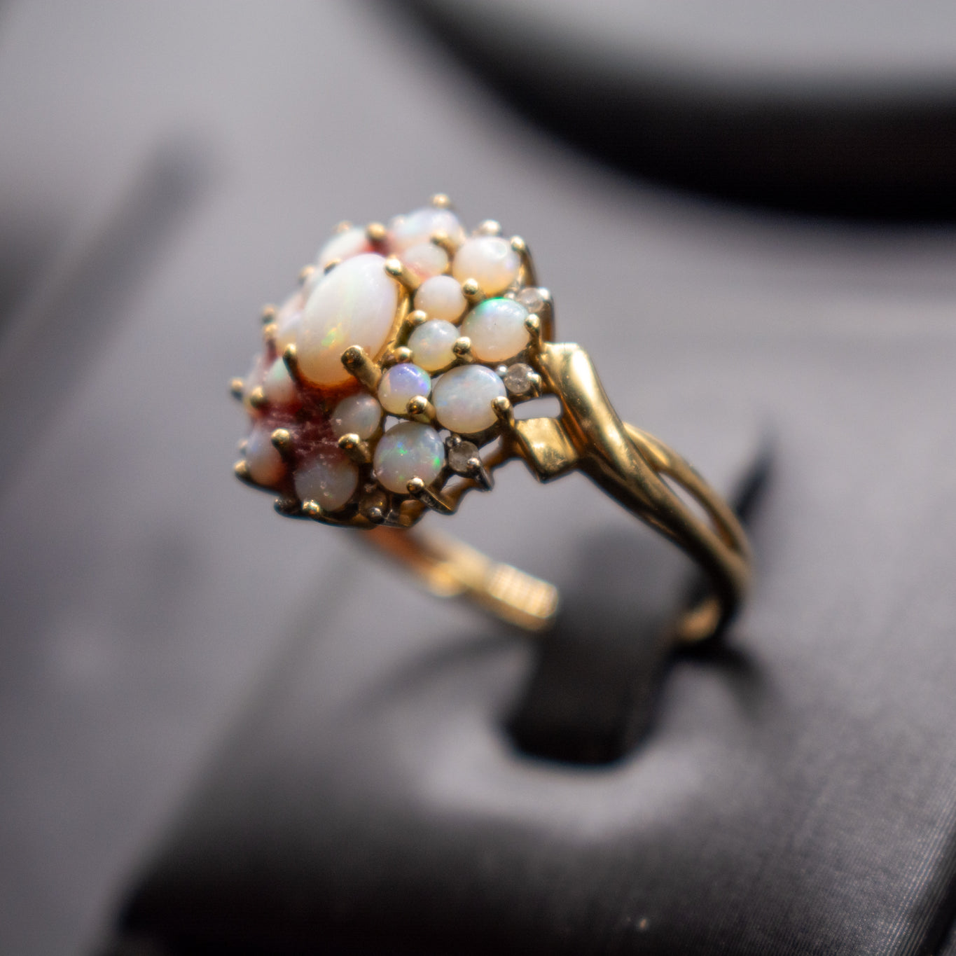 9ct Gold Opal Cluster Ring – Vintage Style Size M (2.7g)