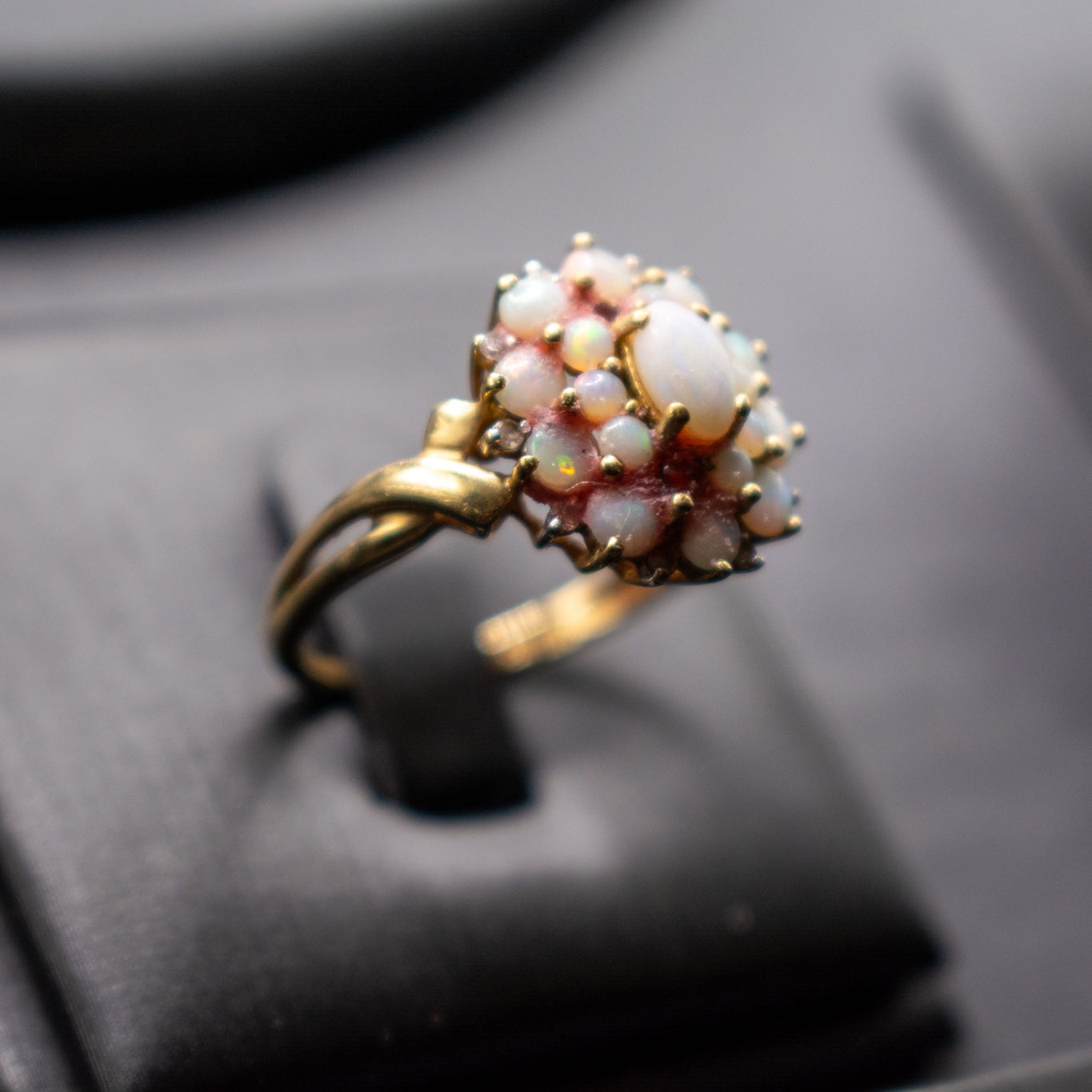 9ct Gold Opal Cluster Ring – Vintage Style Size M (2.7g)
