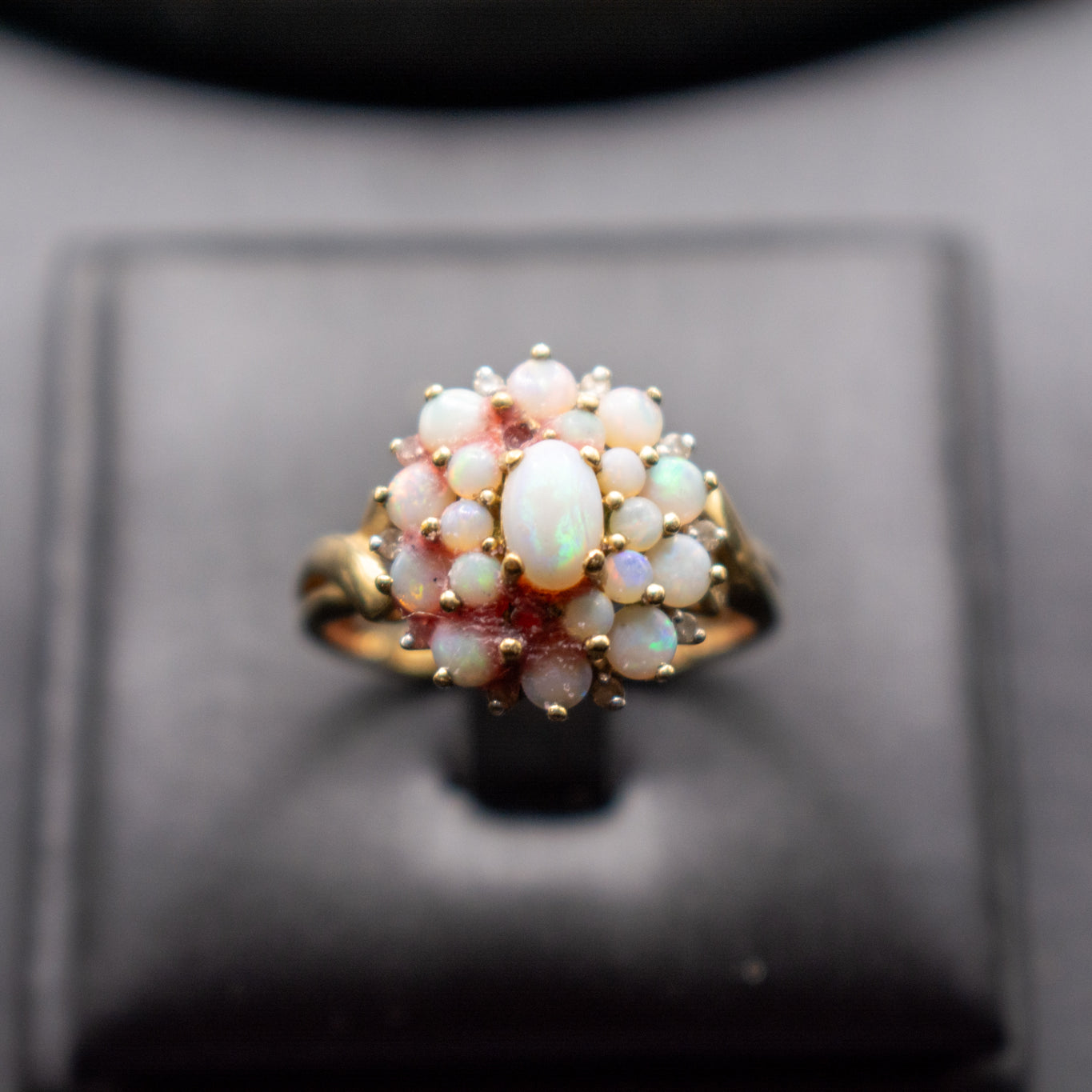 9ct Gold Opal Cluster Ring – Vintage Style Size M (2.7g)
