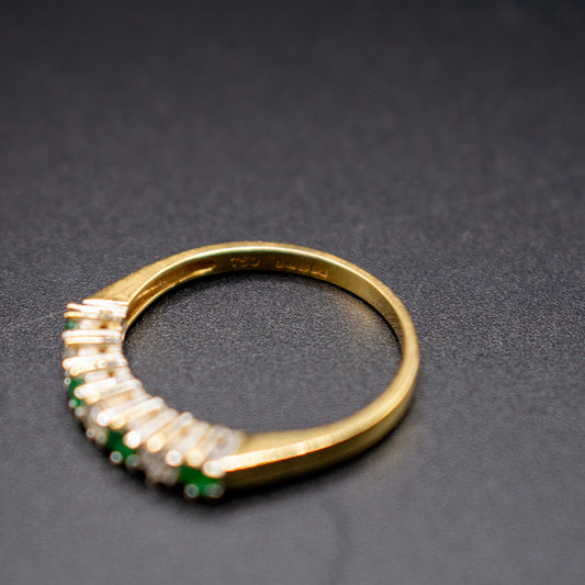 18ct Emerald and Diamond Ring – 0.20 Carat Gold Band Size P